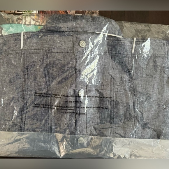 🎉LAST PIECE 🎉JONES & CO Linen Jean Jacket (RESTOCKED) - Picture 5 of 6